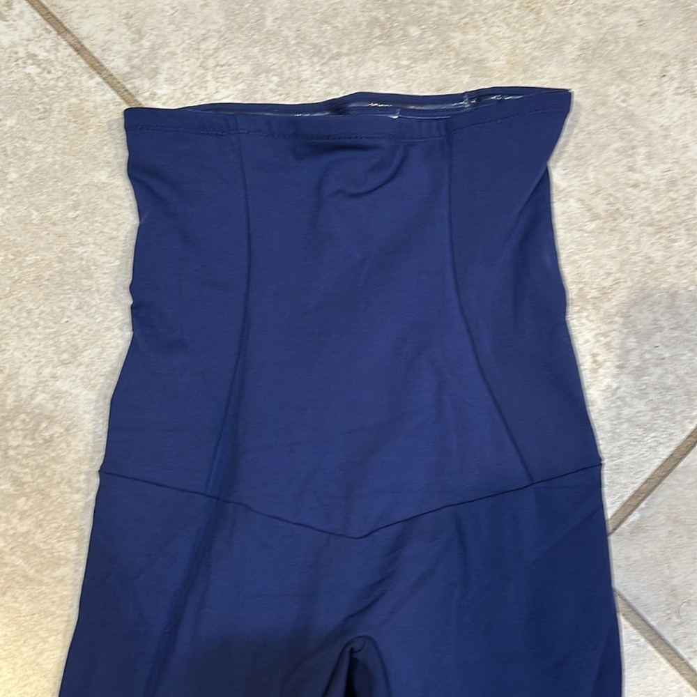 High-Waisted Navy Leggings - Picture 5 of 8